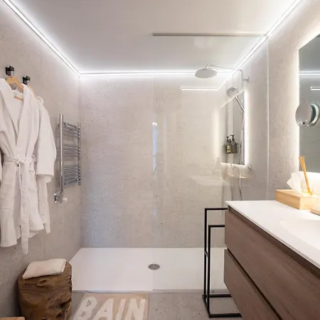 Isard Homes By Select Apartment *